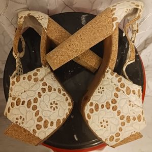 Jessica Simpson pumps